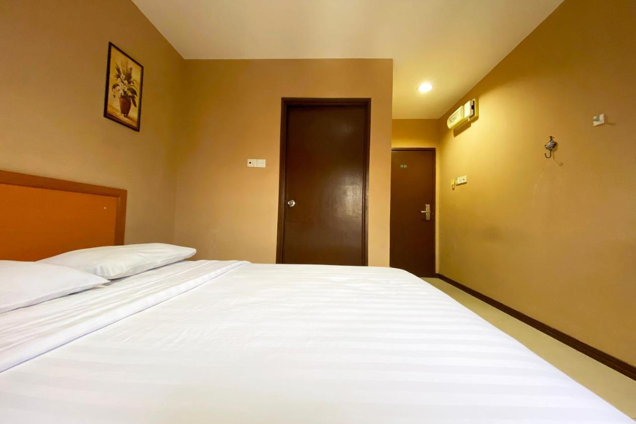 Oyo 90108 Hotel Kaya Kota Kinabalu Luaran gambar