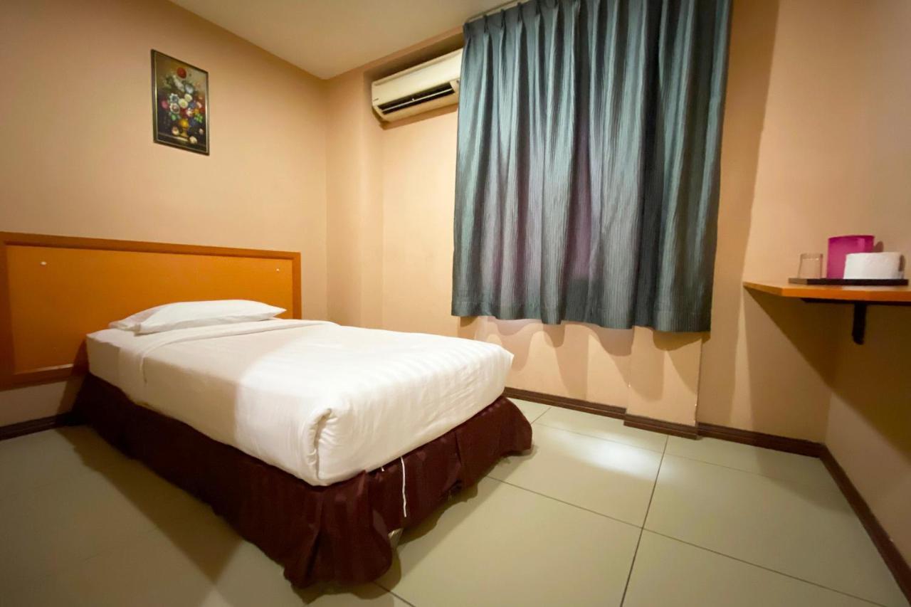 Oyo 90108 Hotel Kaya Kota Kinabalu Luaran gambar