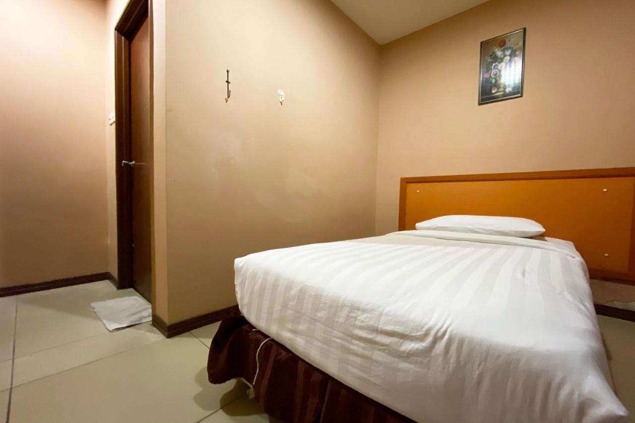 Oyo 90108 Hotel Kaya Kota Kinabalu Luaran gambar